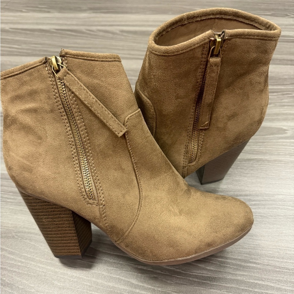 Journee Collection Link Women’s Ankle Boots Brown Faux Suede Booties Size 10